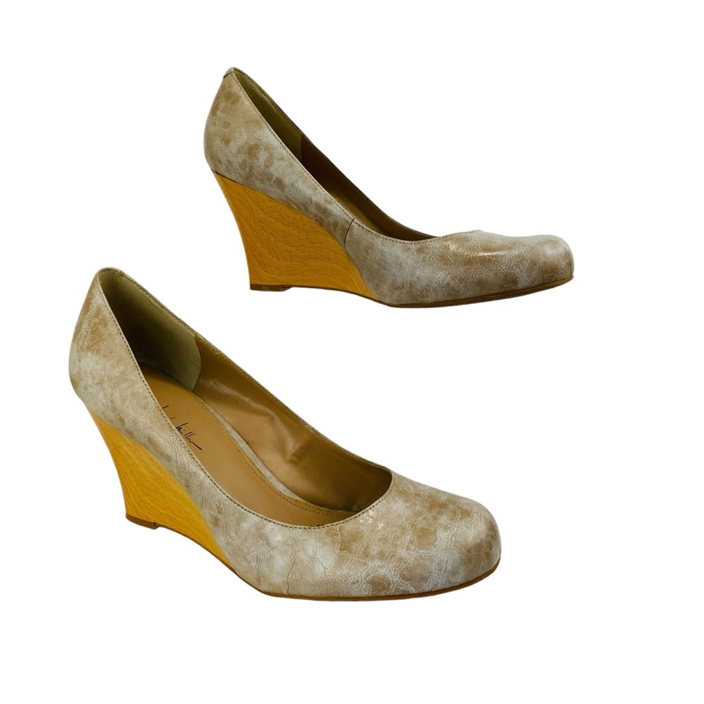 Nicole Miller Heeled Wedge Womens 9.5 Beige Round Toe Leather Minimalist‎ Classy